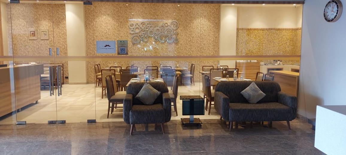 Click Hotel Бгудж Екстер'єр фото
