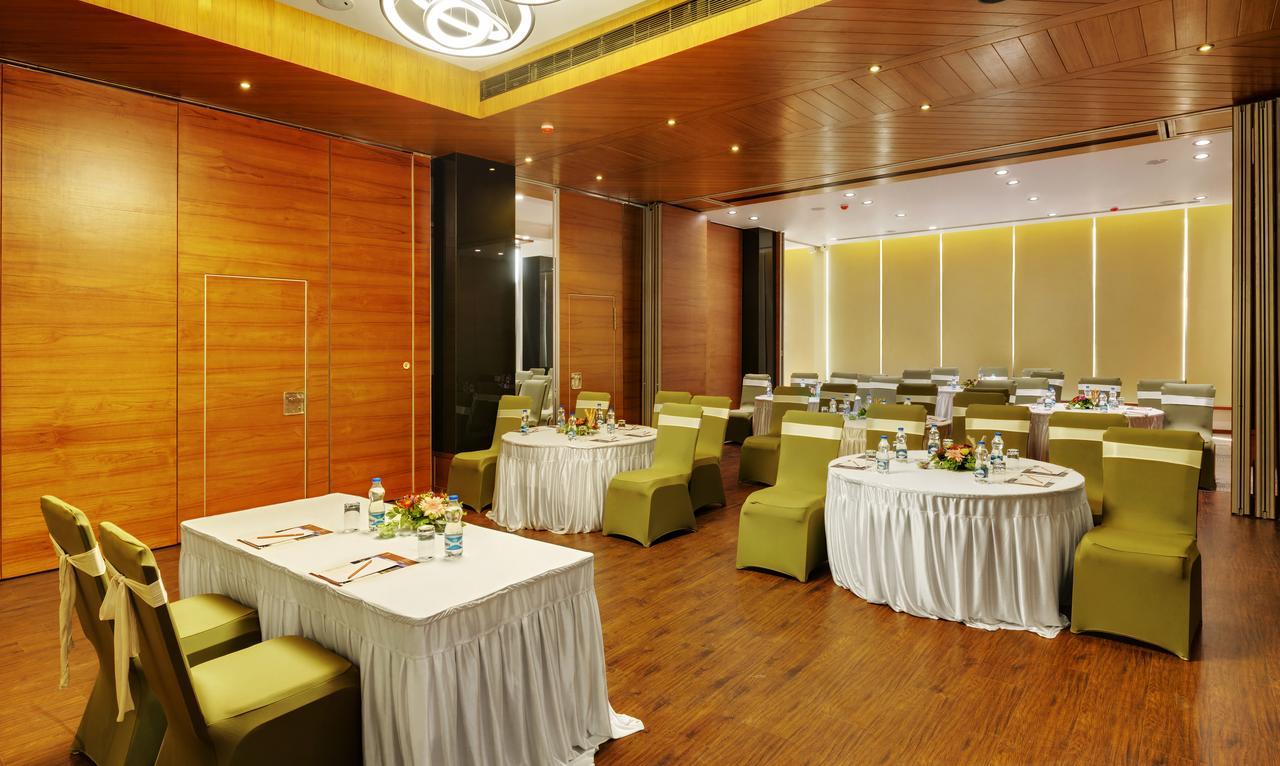 Click Hotel Бгудж Екстер'єр фото